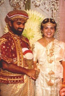 sinhalawedding.jpg (31193 bytes)